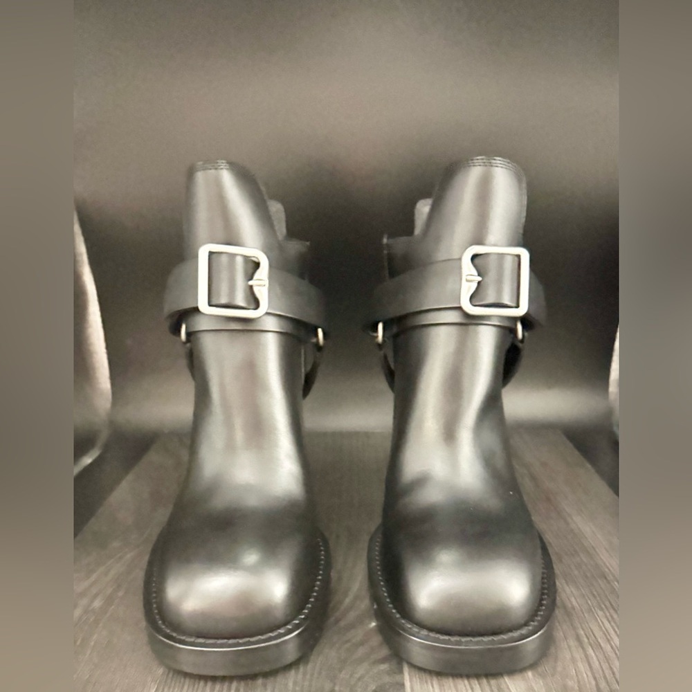 BURBERRY
Black Leather Ankle Boots
Women's - Picture 11 of 16